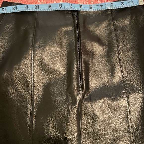 Dialogue Black Genuine Leather Washable Knee Length Skirt - Picture 4 of 6